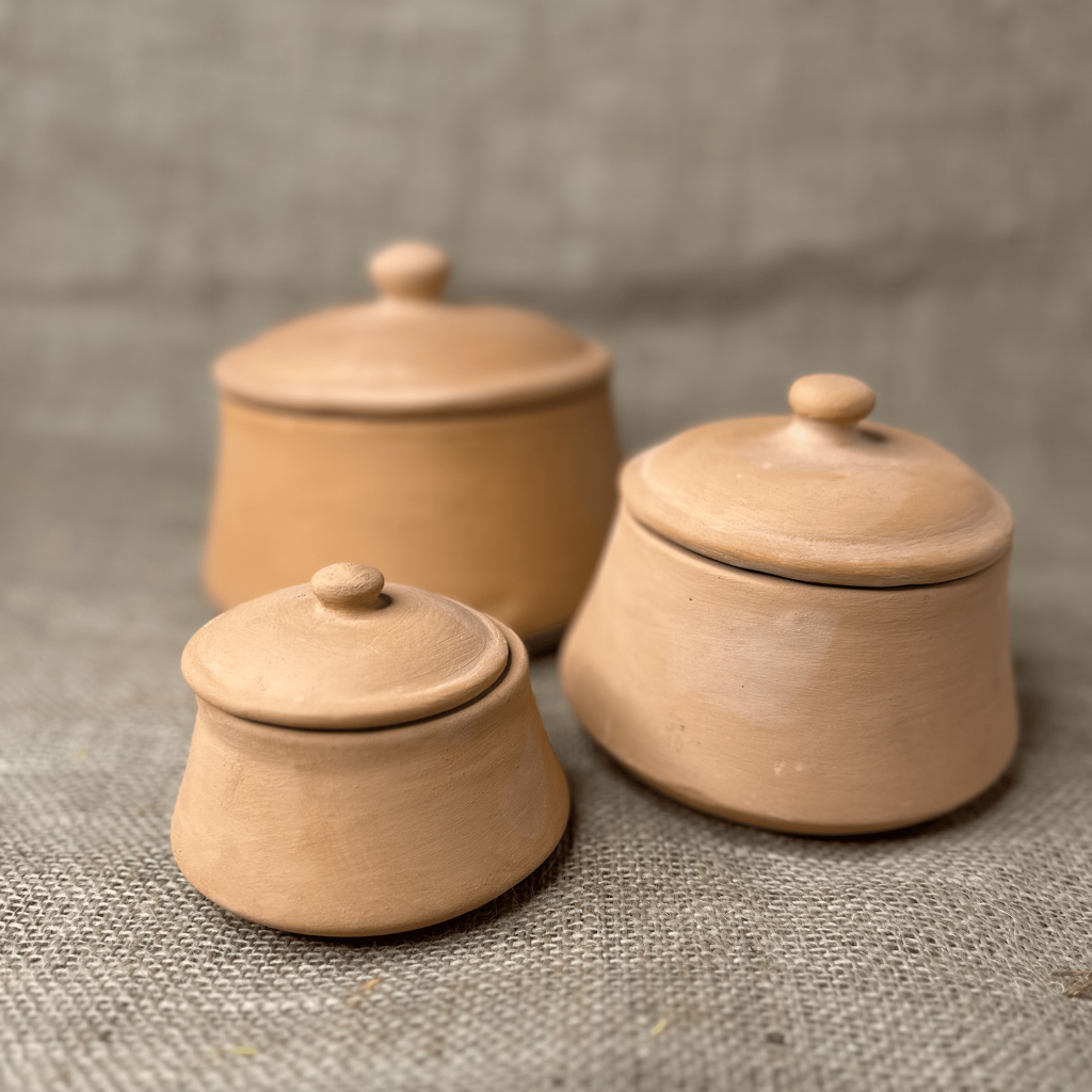 Terracotta curd setter/Clay curd pot